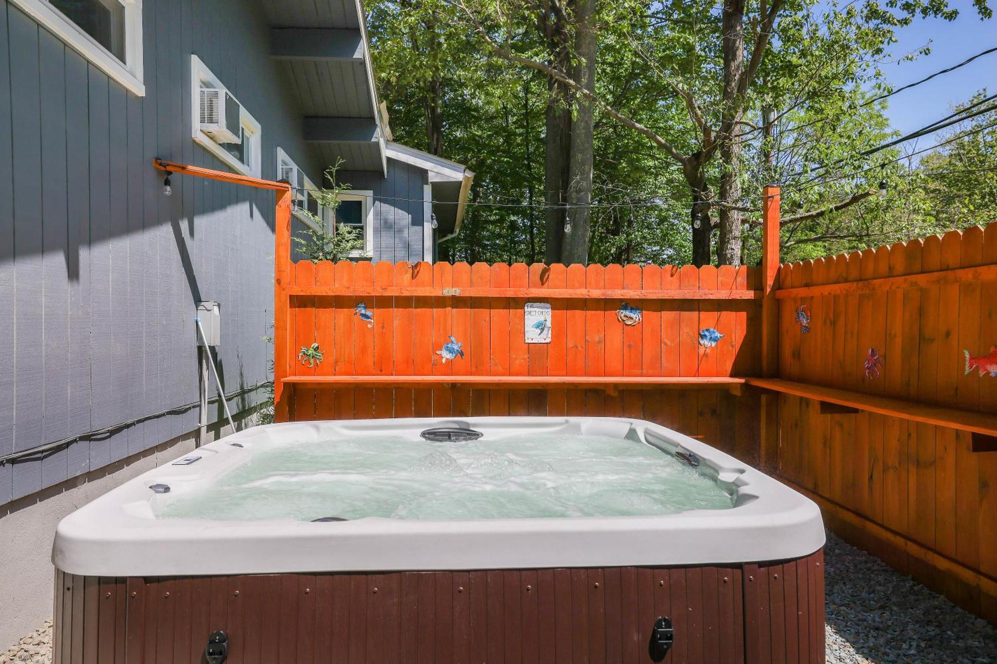 Chic And Stylish Home Hot Tub,4 Bedrooms, Game Movie Room, Firepit, Arcades, Playground On Site 2 Min Walk From Pool And Lake Tobyhanna Eksteriør billede